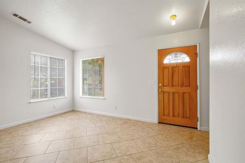 631 Birdsong Ct, Exeter, CA 93221 photo 6