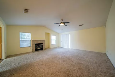970 Yosemite Dr, Lemoore, CA 93245 photo 5