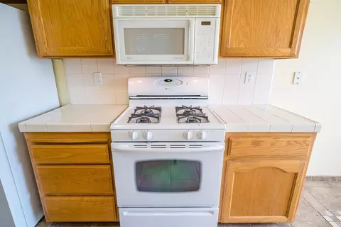 970 Yosemite Dr, Lemoore, CA 93245 photo 9