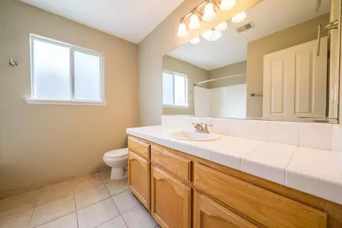 970 Yosemite Dr, Lemoore, CA 93245 photo 15