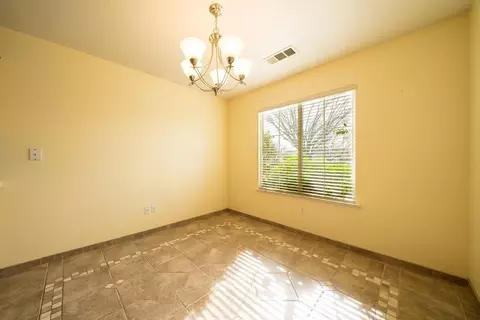 970 Yosemite Dr, Lemoore, CA 93245 photo 10