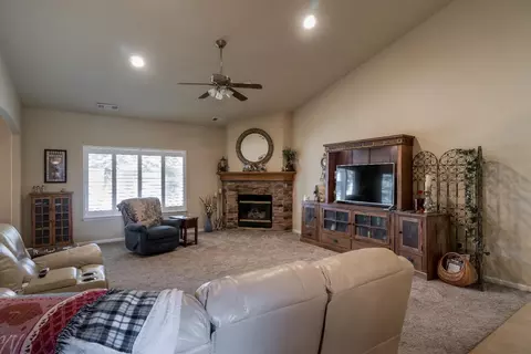 683 Danae Ct, Exeter, CA 93221 photo 7