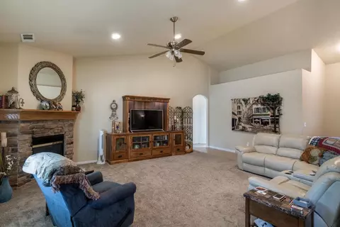 683 Danae Ct, Exeter, CA 93221 photo 9