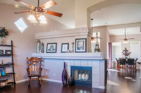 1219 E Mesa Ct, Visalia, CA 93292 photo 8