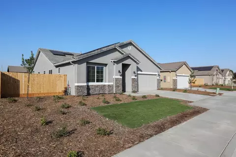 3052 Parks Ave, Tulare, CA 93274 photo 2