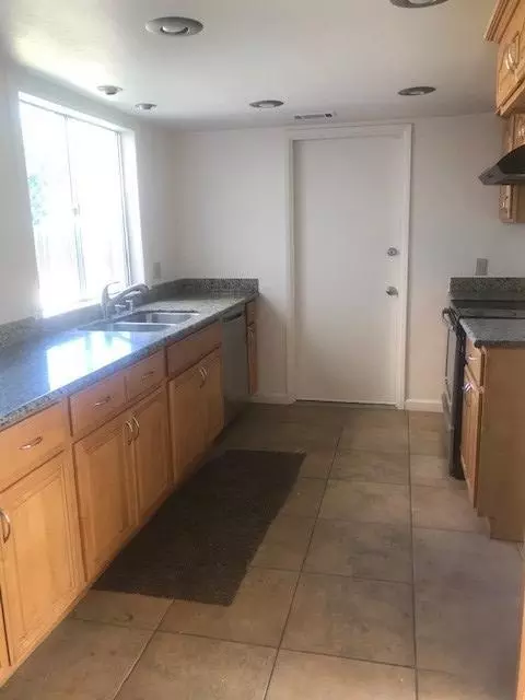 534 Ash St, Lemoore, CA 93245 photo 8