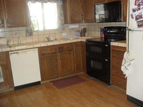 1379 E Boyer Dr, Tulare, CA 93274 photo 2