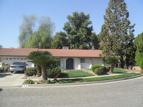 1379 E Boyer Dr, Tulare, CA 93274 photo 1