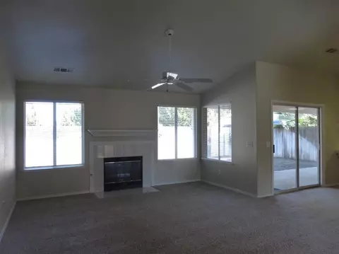 1806 Evergreen Ct, Visalia, CA 93292 photo 6