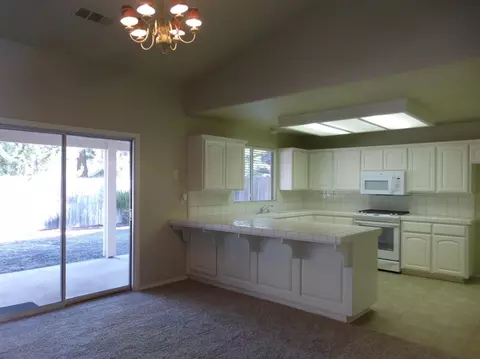 1806 Evergreen Ct, Visalia, CA 93292 photo 13