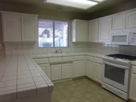 1806 Evergreen Ct, Visalia, CA 93292 photo 8
