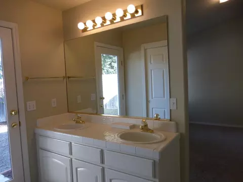 1806 Evergreen Ct, Visalia, CA 93292 photo 17