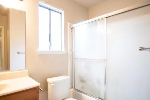 218 E Ashland Ave, Visalia, CA 93277 photo 9