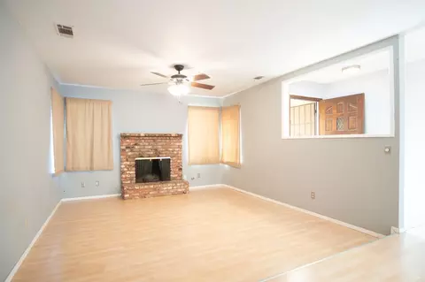 218 E Ashland Ave, Visalia, CA 93277 photo 3