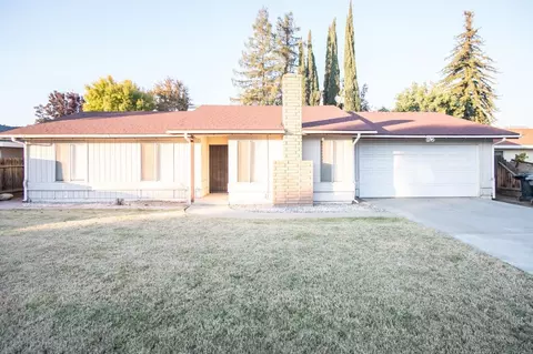 218 E Ashland Ave, Visalia, CA 93277 photo 1