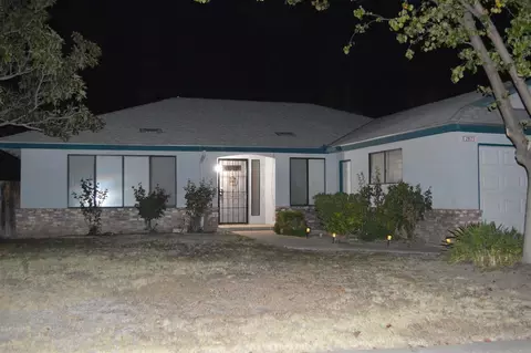 2825 Pinewood Dr, Madera, CA 93637 photo 3