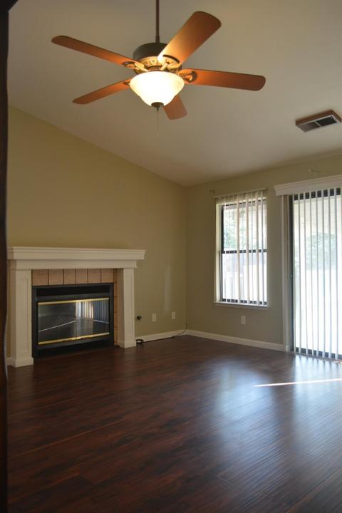 4941 W Chestnut Ave, Visalia, CA 93277 photo 3