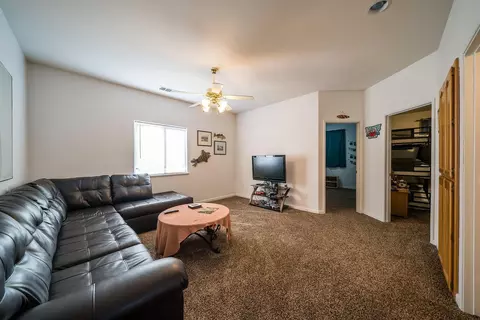 542 Puffin Ln, Lemoore, CA 93245 photo 8