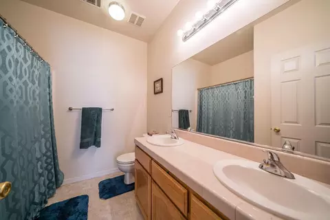 542 Puffin Ln, Lemoore, CA 93245 photo 5