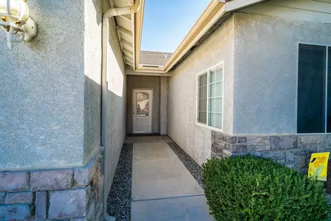 542 Puffin Ln, Lemoore, CA 93245 photo 3