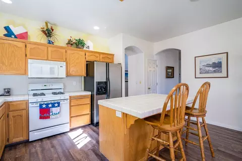 542 Puffin Ln, Lemoore, CA 93245 photo 11