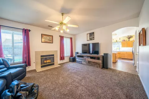 542 Puffin Ln, Lemoore, CA 93245 photo 7
