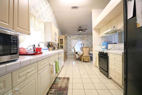 1171 E Davis Dr, Dinuba, CA 93618 photo 4