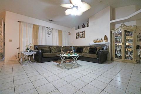 1171 E Davis Dr, Dinuba, CA 93618 photo 2