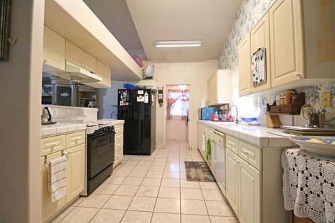 1171 E Davis Dr, Dinuba, CA 93618 photo 5