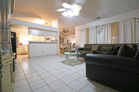 1171 E Davis Dr, Dinuba, CA 93618 photo 3