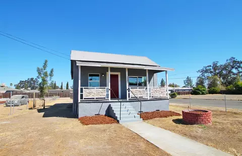 330 E Cameron St, Hanford, CA 93230 photo 5