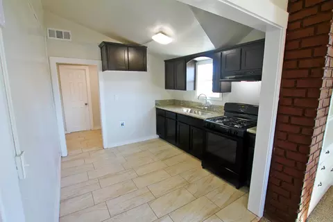 330 E Cameron St, Hanford, CA 93230 photo 13