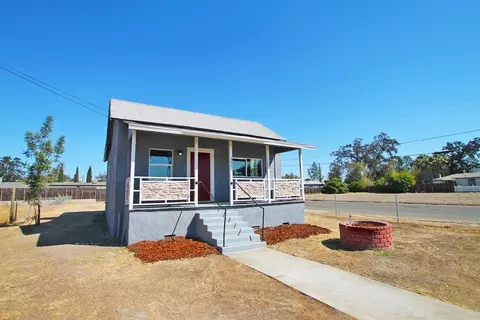 330 E Cameron St, Hanford, CA 93230 photo 1
