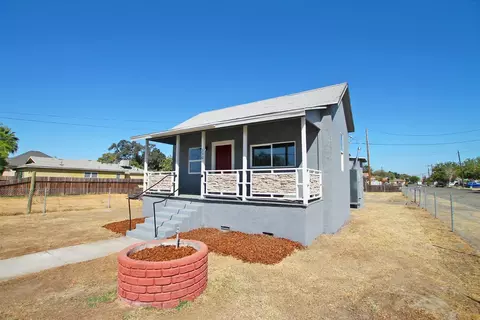 330 E Cameron St, Hanford, CA 93230 photo 7