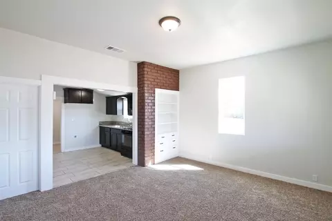 330 E Cameron St, Hanford, CA 93230 photo 9