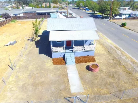 330 E Cameron St, Hanford, CA 93230 photo 4