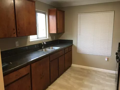 914 E Joanne Ave, Pixley, CA 93256 photo 7