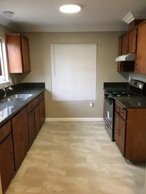 914 E Joanne Ave, Pixley, CA 93256 photo 5