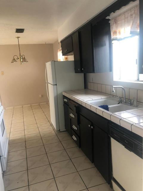 711 E Ash Ave, Tulare, CA 93274 photo 2