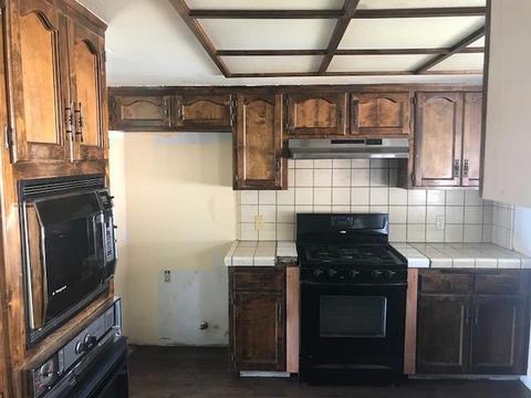 400 E Cherry Ct, Visalia, CA 93277 photo 2