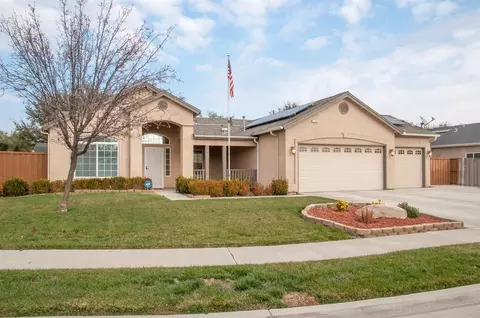 1780 Redbud St, Lemoore, CA 93245 photo 2