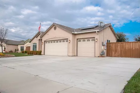 1780 Redbud St, Lemoore, CA 93245 photo 3