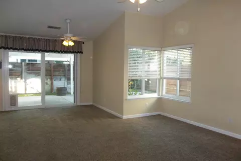1334 E Vassar Dr, Visalia, CA 93292 photo 4