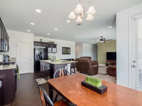 910 Legend, Lemoore, CA 93245 photo 7