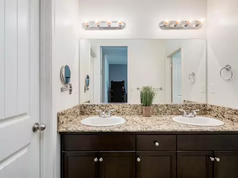 910 Legend, Lemoore, CA 93245 photo 12
