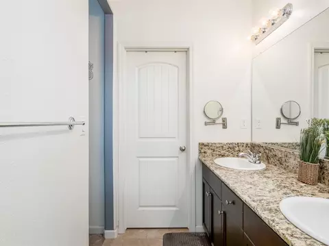910 Legend, Lemoore, CA 93245 photo 13