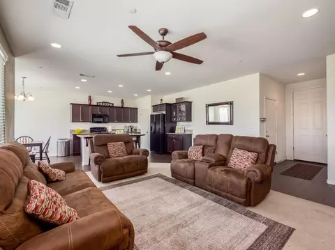 910 Legend, Lemoore, CA 93245 photo 3