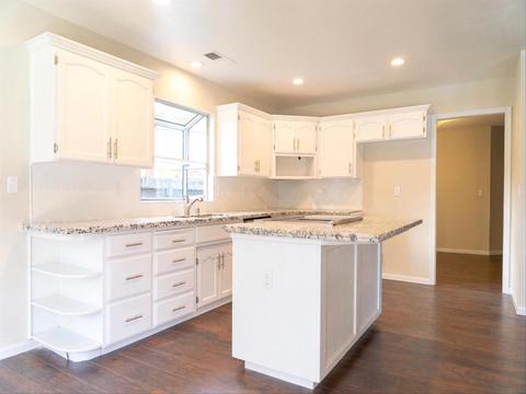 1934 E Parrish Ct, Visalia, CA 93292 photo 8