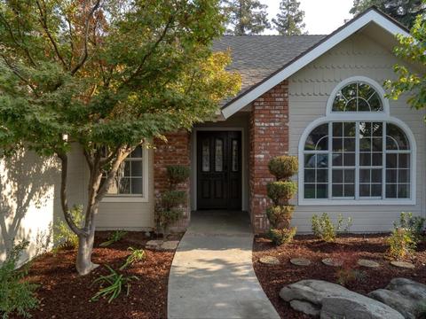 1934 E Parrish Ct, Visalia, CA 93292 photo 2