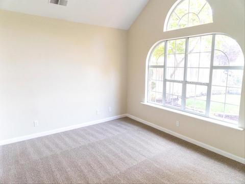 1934 E Parrish Ct, Visalia, CA 93292 photo 4